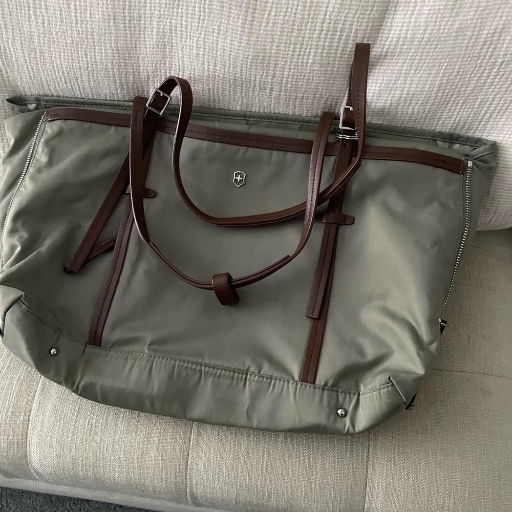 Victorinox Victoria Sage Expandable Carry-all Laptop Tote, Laurel Green